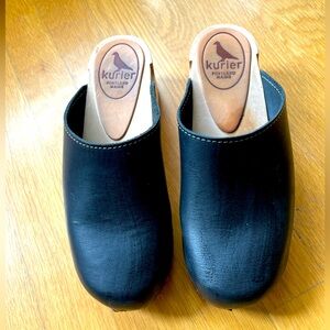 Xcellent condition Black leather clogs by Kurier. Size 38 women’s.